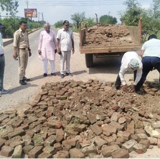 The principal came forward to fill the potholes on Meerut-Garh highway