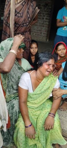 A young man returning from Noida died after falling from a train in Rampur