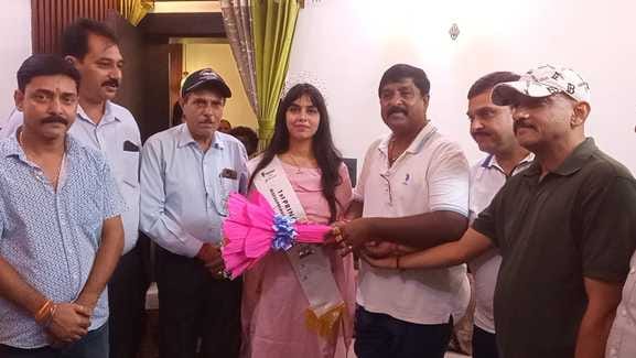 Miss Supremacy India Kavya honored