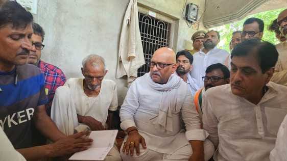 Government should give one crore compensation and government job to the family of Siyaram