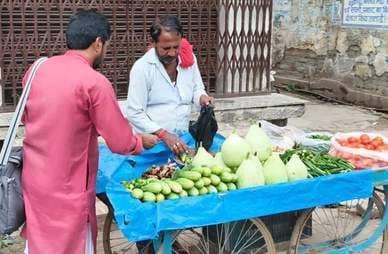 Despite the ban, goods are being sold in banned polythene