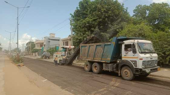 Incomplete construction on Ratia Road increased the problems of drivers