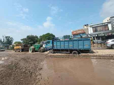 Waterlogging in Saha has halted business, customers are not coming to the shops