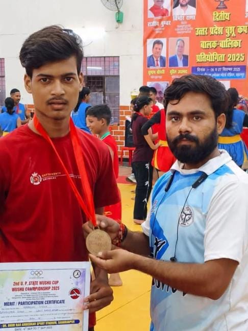 Himanshu Singh receiving bronze medal in Wushu competition held in Saharanpur