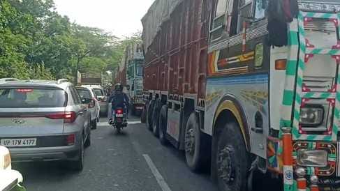 Traffic jam due to illegal parking