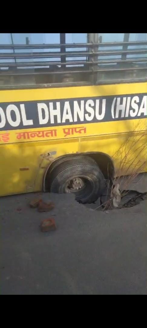 A wheel of a school bus filled with 50 children sank into the road on the Dhansu-Bugana road, all are safe.