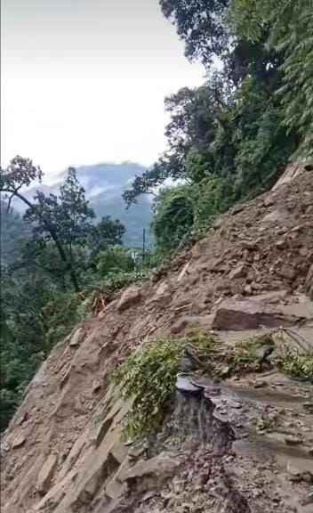 Purnagiri Marg: Road cut off due to debris near Hanuman Chatti, traffic closed