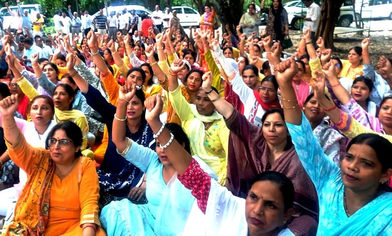 Teachers create ruckus in Collectorate in protest against Teacher Eligibility Test