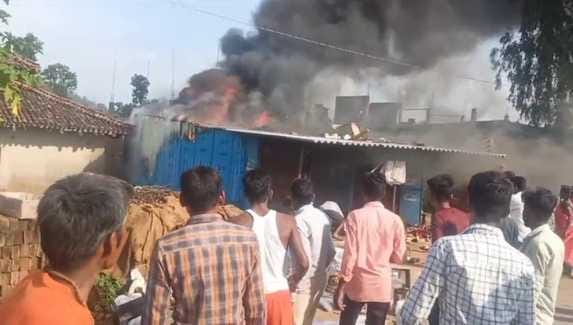 Fire broke out in a clothes shop due to short circuit
