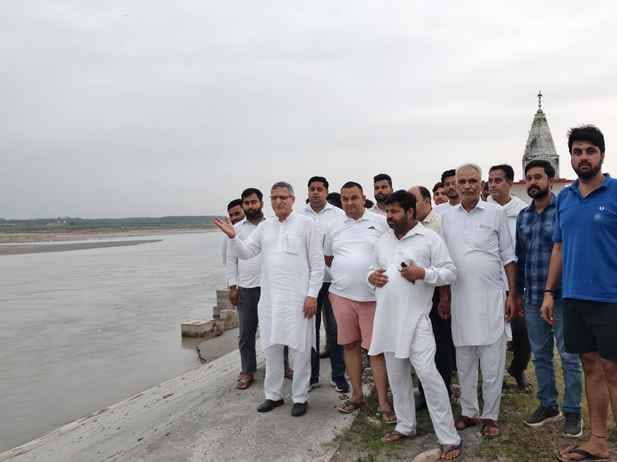 The former minister saw the signs of destruction caused by the flood