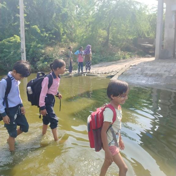 Even after a month, villages are facing waterlogging, administration's management fails