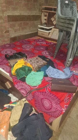 Villagers kept guard and family members slept, 10.75 lakh stolen from the house