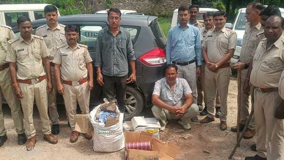 Chittorgarh News: Fake liquor making material found from car, liquor worth 55 lakhs could have been prepared