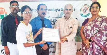 Akshita tops the story writing competition