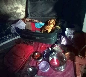 The miscreants entered the house, held the woman hostage and looted cash and jewellery