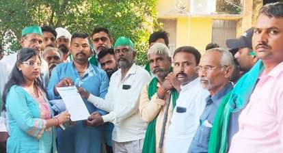 Bhakiyu submitted a memorandum to the Tehsildar