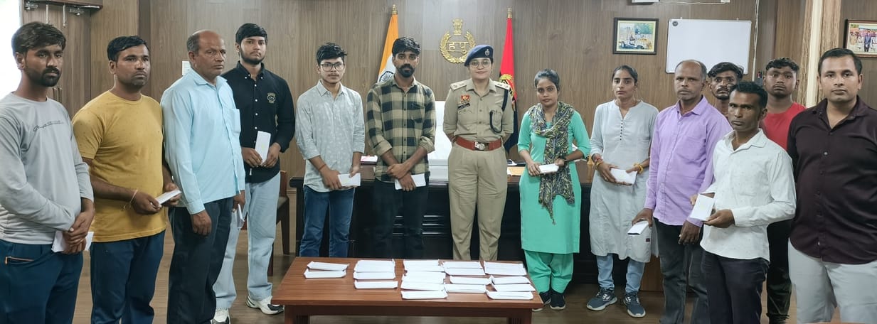 Mahindergarh police returned 52 lost mobile phones worth Rs 15 lakh