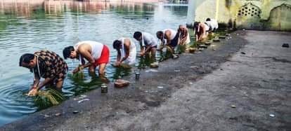 Devotees are arriving to offer prayers for the blessings of their ancestors
