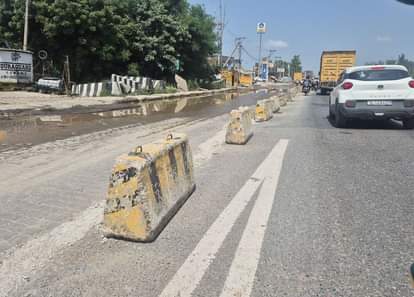 In the name of safety, stones were again placed in the middle of the highway