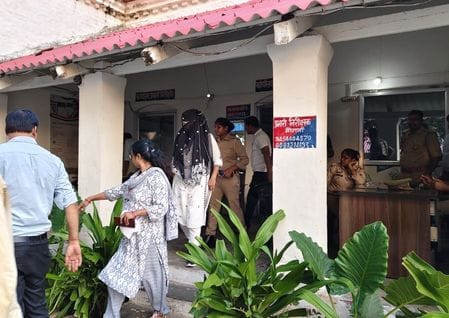 Anti corruption team arrested for taking bribe of 50 thousand rupees to female accountant