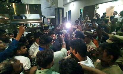 The uproar continued till late night, a case was filed against the hospital operator