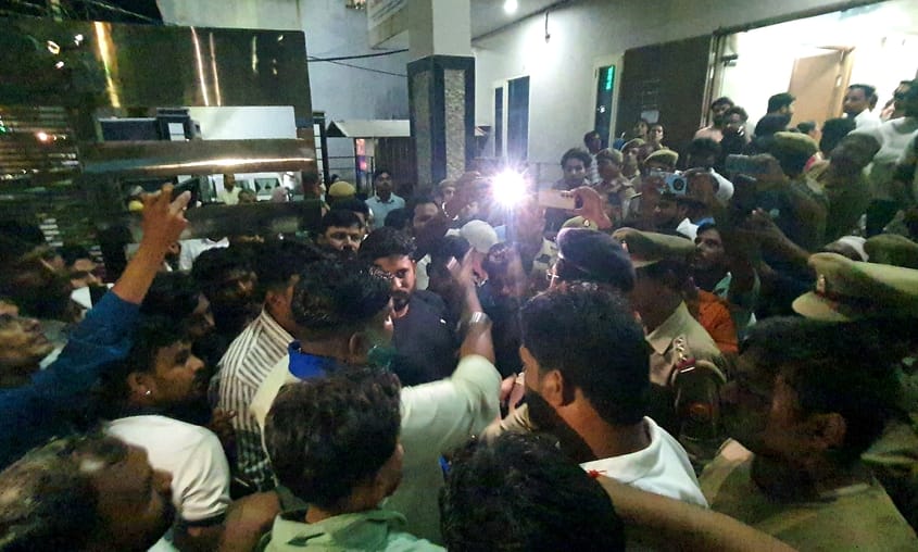 The uproar continued till late night, a case was filed against the hospital operator
