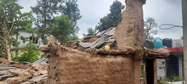 Two cowsheds collapsed in Zamanabad Panchayat due to heavy rain