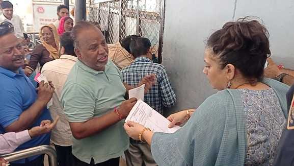 The lock on the hospital toilet was broken on the orders of the Health Minister