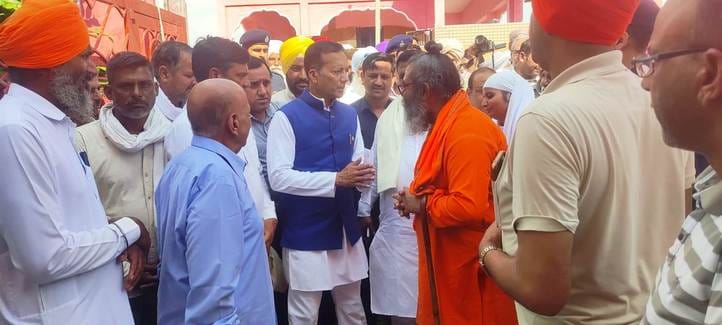 MP Jindal was welcomed at Shri Markandeshwar Mahadev Temple