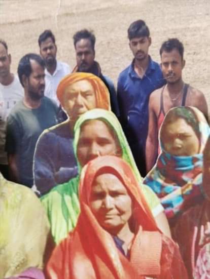 Here MNREGA workers are wearing sweaters and shawls