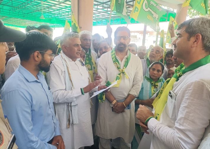 Demand for compensation to farmers raised by protesting