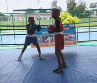 Players showed their strength in the Divisional Boxing Competition