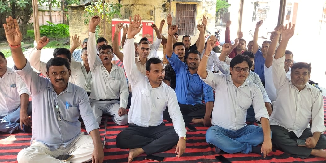 Lekhpals across the district will go on strike