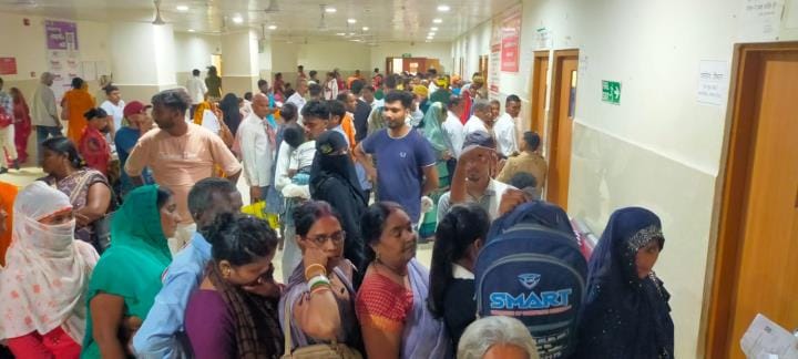 Long queue from prescription to examination, waiting for whole day for treatment