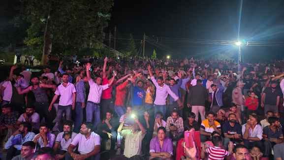 The audience danced to the song Aiyo Meriye Dhinga Dhingiye...
