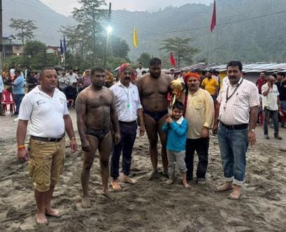 Mukesh of Sundar Nagar won the big prize of Yoga fair