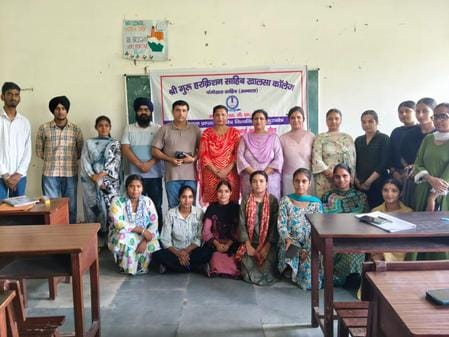 Children showed their talent in Hindi writing competition