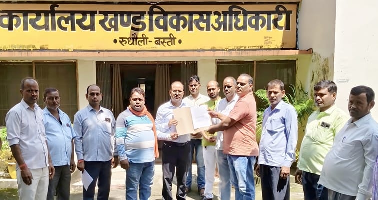 Employment servants' indefinite strike begins