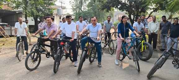 The bicycle rally carried the message of cleanliness