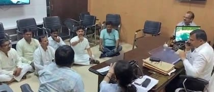 Councillors stage protest at Municipal Commissioner's office