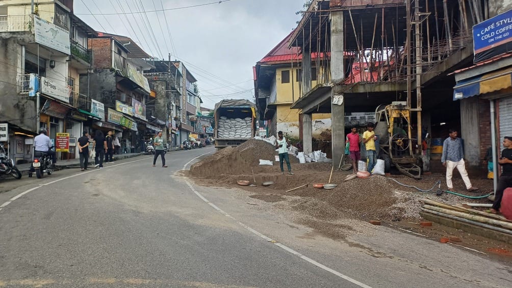Construction material spread at Kachhari Chowk poses risk of accident