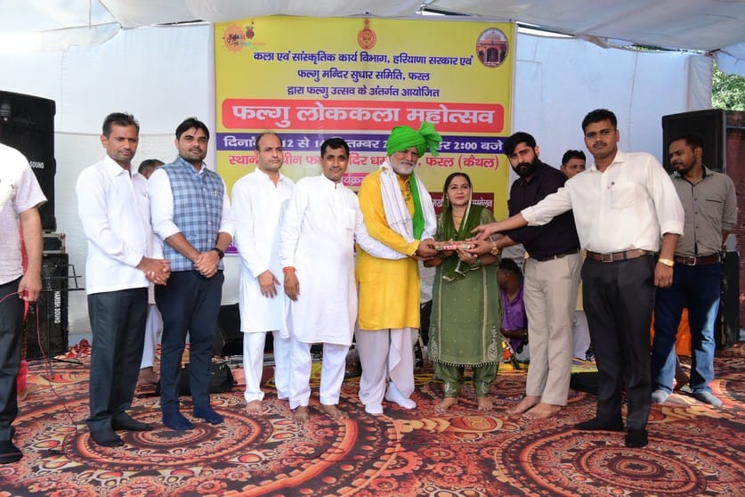 The audience was mesmerized by the performance of folk artists at Falgu Tirtha