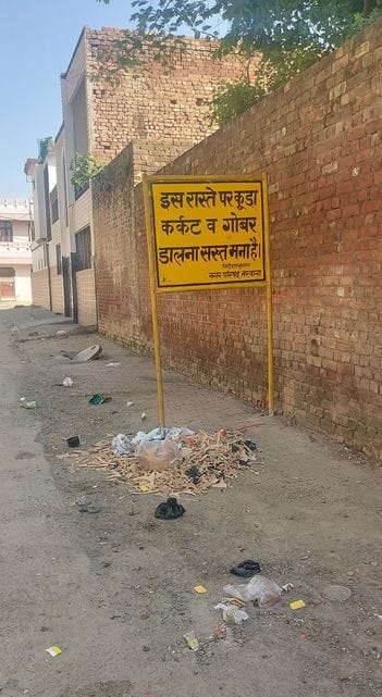 Despite cleaning, heaps of garbage are piled up on the link road