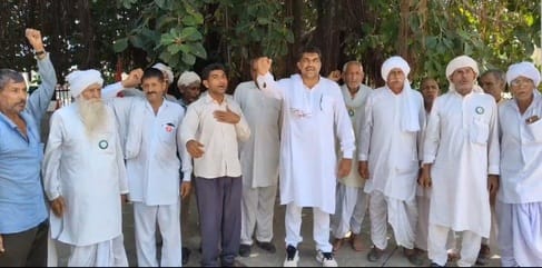 When the police accepted the demands of the Dharna Committee, the demonstration was postponed