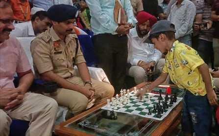 Two-day chess competition begins, three matches held on the first day