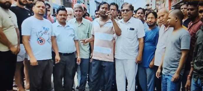 Shopkeepers alleged one-sided action on encroachment removal, shops closed