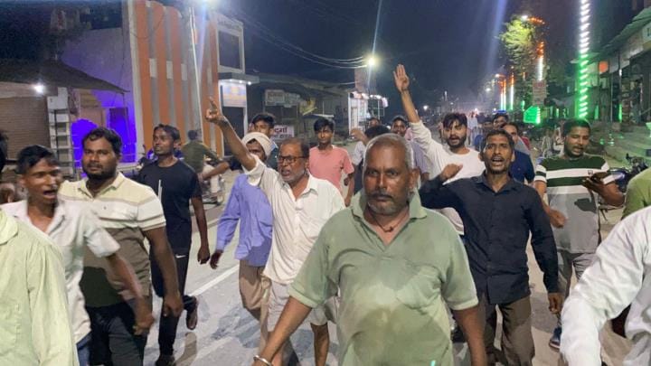 Surrounded substation over power cut, created ruckus by blocking road