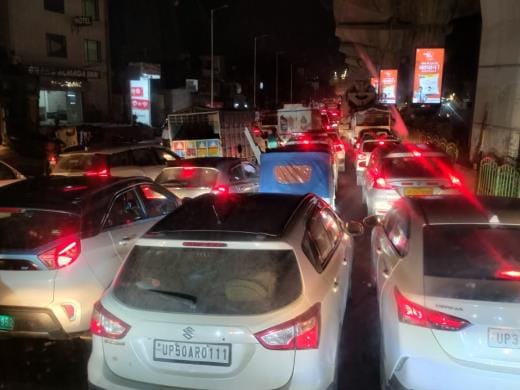 There was a jam near the airport, vehicles kept crawling for two hours