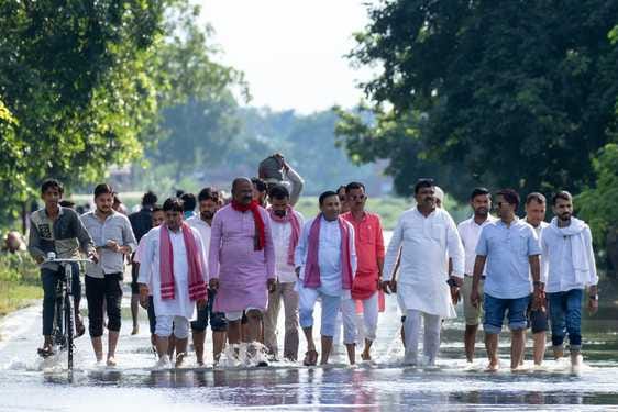 SP leader reached flood affected area, lashed out at the government