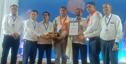 Dr. Bharat Saran received Swami Brahmanand Award